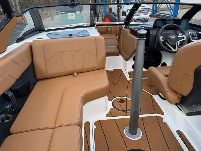 Slide: The Image of Malibu Wakesetter 20 VTX 2026 - 10