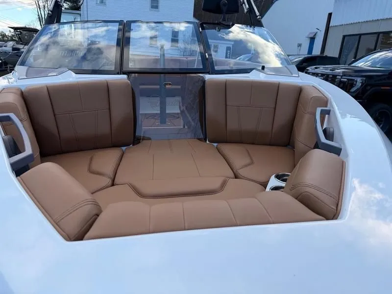 Slide: The Image of Malibu Wakesetter 20 VTX 2026 - 12