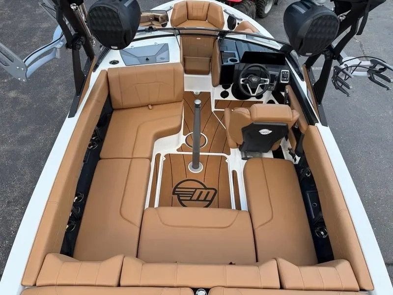 Slide: The Image of Malibu Wakesetter 20 VTX 2026 - 14