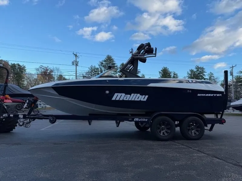 Slide: The Image of Malibu Wakesetter 20 VTX 2026 - 3
