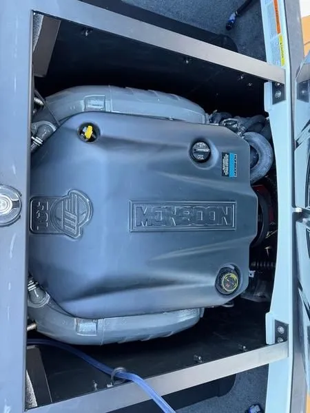 Slide: The Image of Malibu Wakesetter 20 VTX 2026 - 8