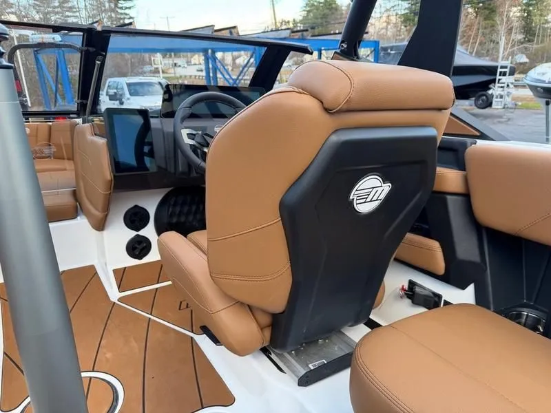 Slide: The Image of Malibu Wakesetter 20 VTX 2026 - 9