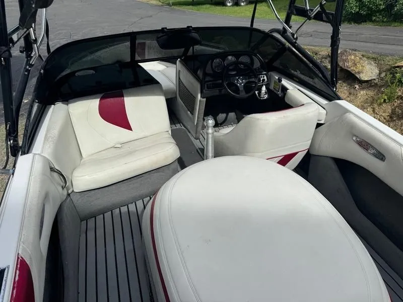 Slide: The Image of Malibu 21 Wakesetter 2004 - 10