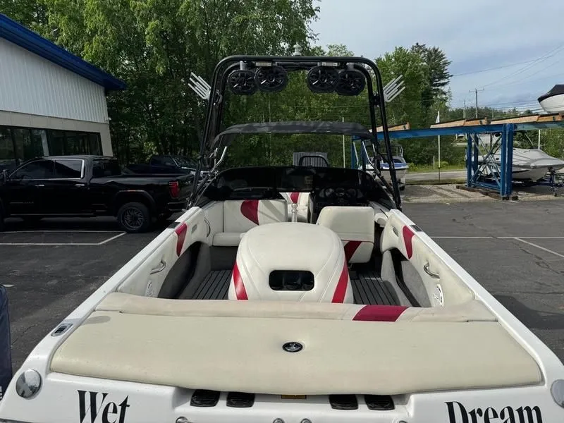 Slide: The Image of Malibu 21 Wakesetter 2004 - 11