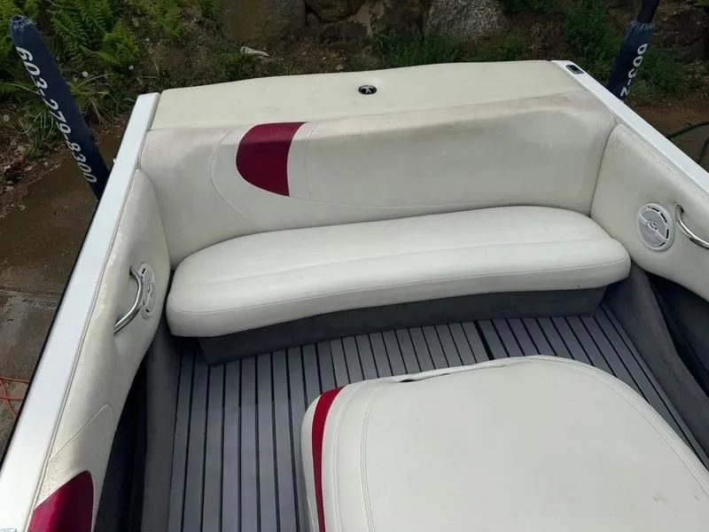 Slide: The Image of Malibu 21 Wakesetter 2004 - 12