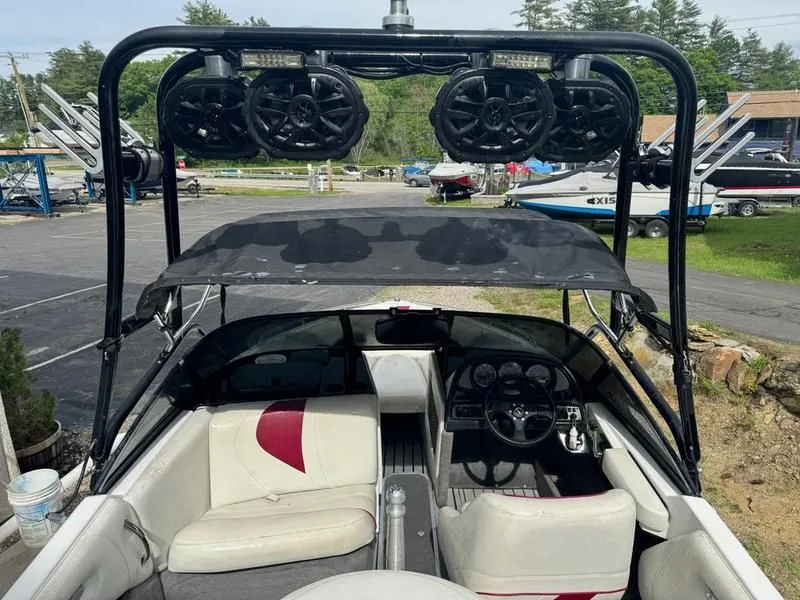 Slide: The Image of Malibu 21 Wakesetter 2004 - 13