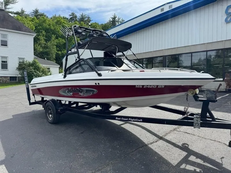 Slide: The Image of Malibu 21 Wakesetter 2004 - 3