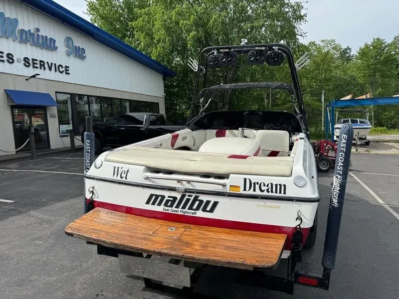 Slide: The Image of Malibu 21 Wakesetter 2004 - 4