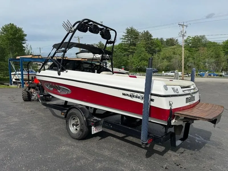 Slide: The Image of Malibu 21 Wakesetter 2004 - 6