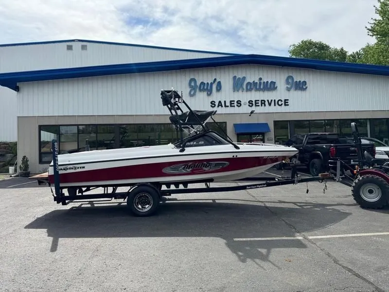 Slide: The Image of Malibu 21 Wakesetter 2004 - 7