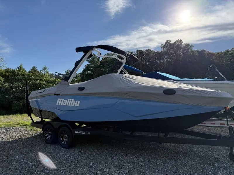 Slide: The Image of 2026 Malibu Wakesetter 22 LSV boat with cover on trailer. - 16