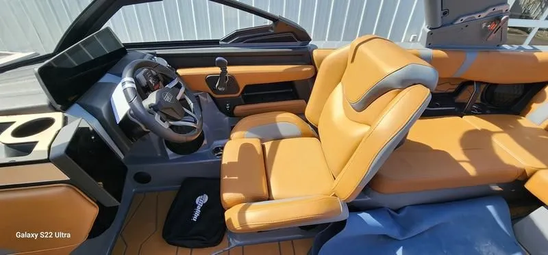 Slide: The Image of Malibu Wakesetter 22 MXZ 2025 - 10