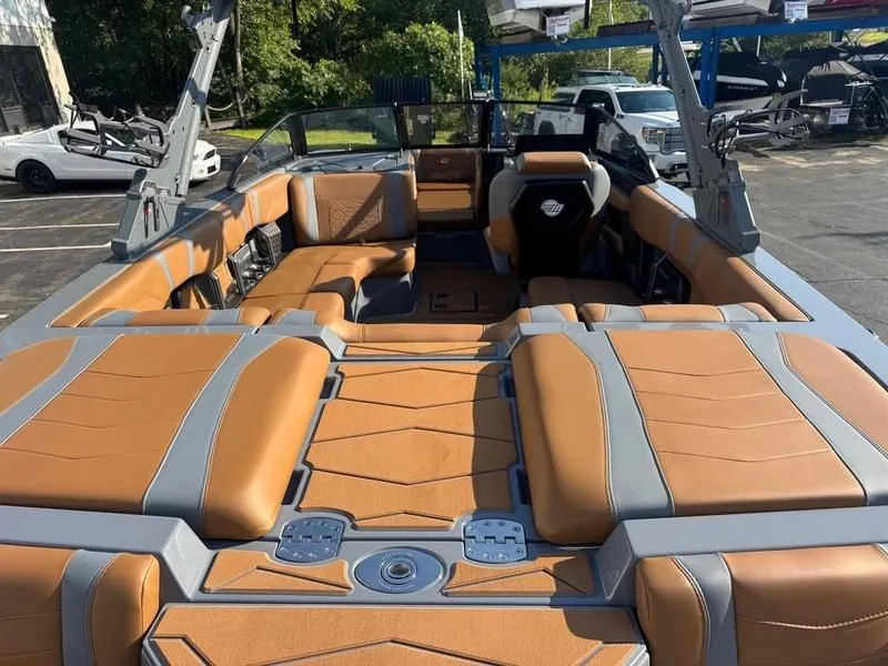 Slide: The Image of Malibu Wakesetter 22 MXZ 2025 - 11