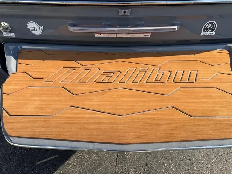 Slide: The Image of Malibu Wakesetter 22 MXZ 2025 - 9