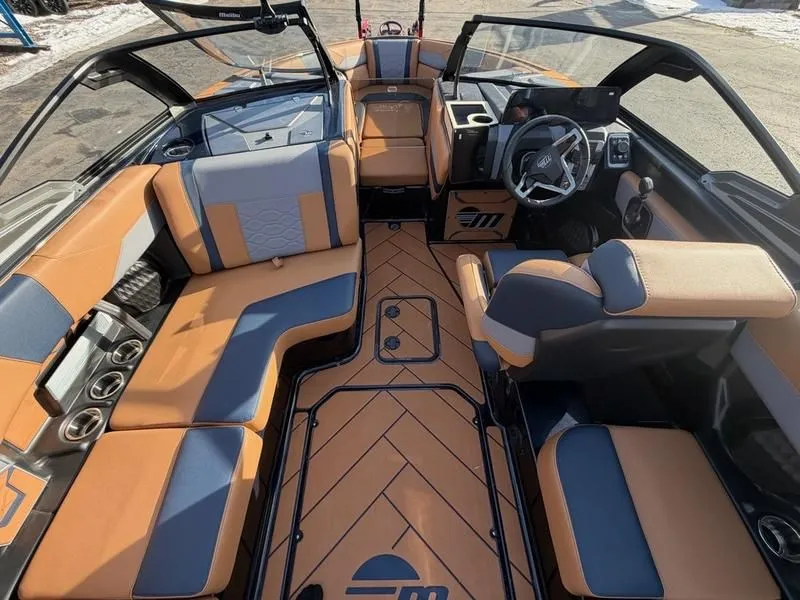 Slide: The Image of Malibu Wakesetter 23 LSV 2026 - 11