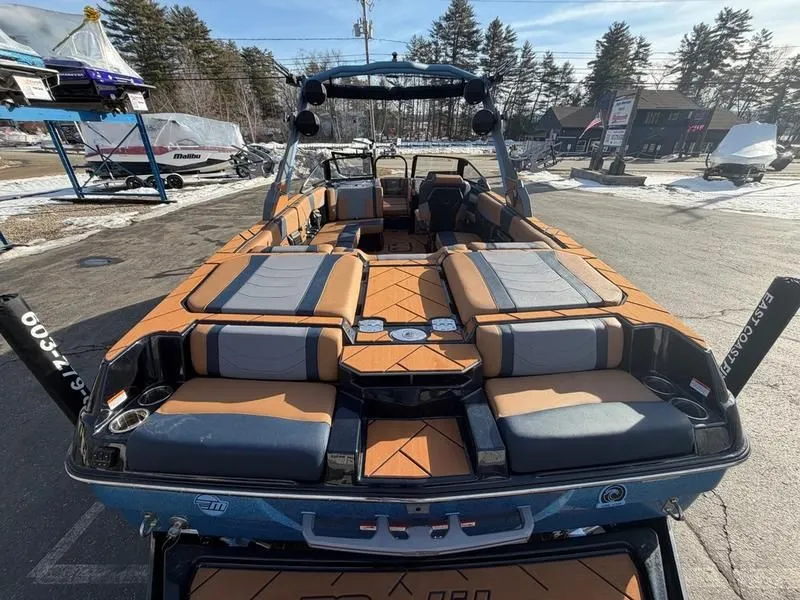 Slide: The Image of Malibu Wakesetter 23 LSV 2026 - 12