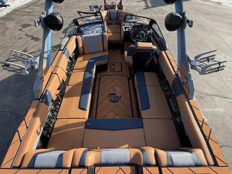 Slide: The Image of Malibu Wakesetter 23 LSV 2026 - 14