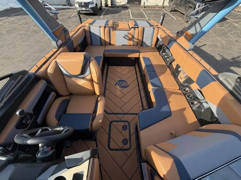 Slide: The Image of Malibu Wakesetter 23 LSV 2026 - 17