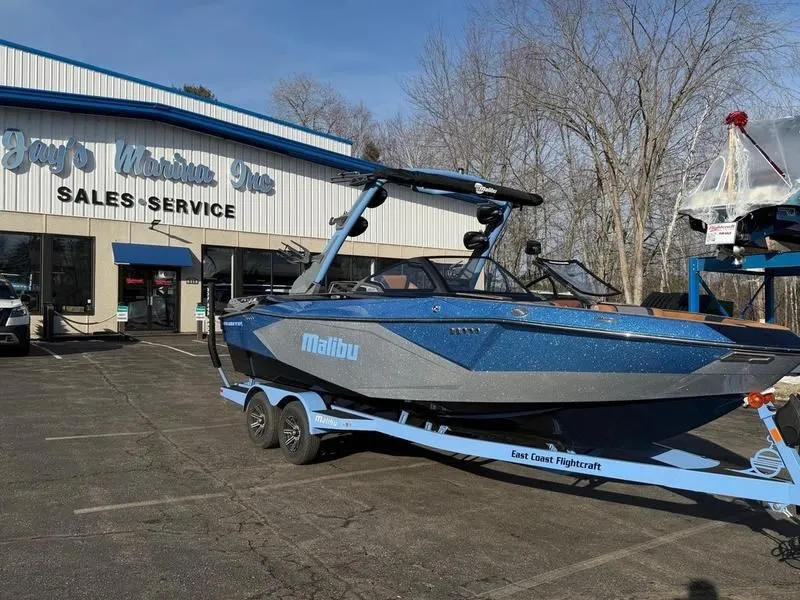 Slide: The Image of Malibu Wakesetter 23 LSV 2026 - 5