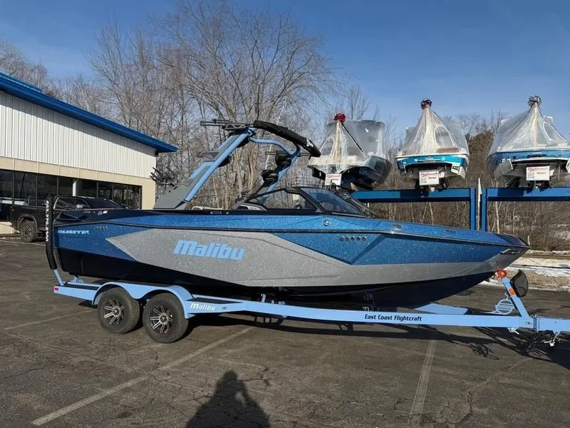 Slide: The Image of Malibu Wakesetter 23 LSV 2026 - 8