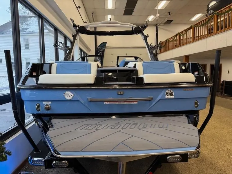 Slide: The Image of Malibu Wakesetter 23 LSV 2026 - 10
