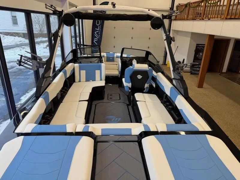 Slide: The Image of Malibu Wakesetter 23 LSV 2026 - 11