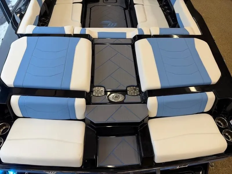 Slide: The Image of Malibu Wakesetter 23 LSV 2026 - 12