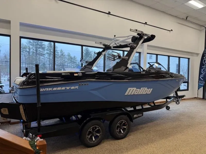 Slide: The Image of Malibu Wakesetter 23 LSV 2026 - 4