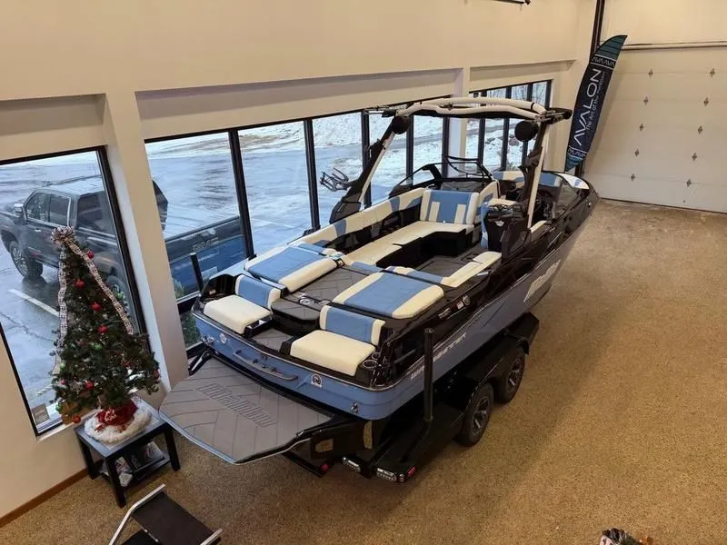 Slide: The Image of Malibu Wakesetter 23 LSV 2026 - 5