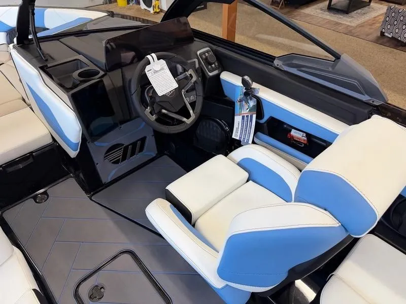 Slide: The Image of Malibu Wakesetter 23 LSV 2026 - 9