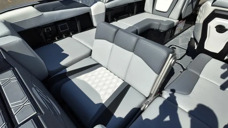 Slide: The Image of Malibu M230 2025 - 12