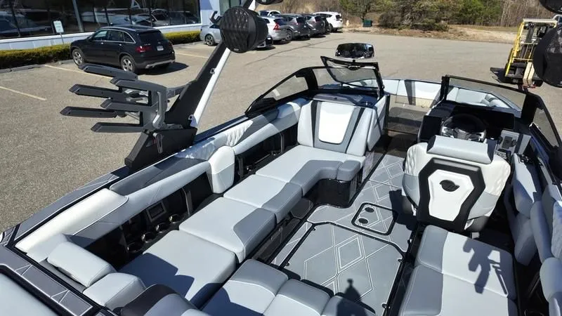 Slide: The Image of Malibu M230 2025 - 13