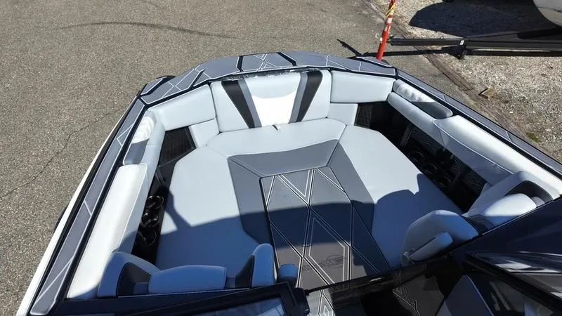 Slide: The Image of Malibu M230 2025 - 14