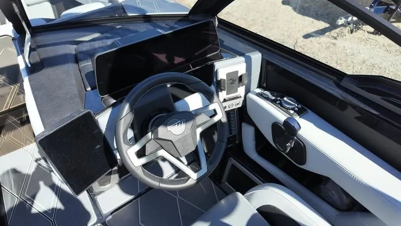 Slide: The Image of Malibu M230 2025 - 15