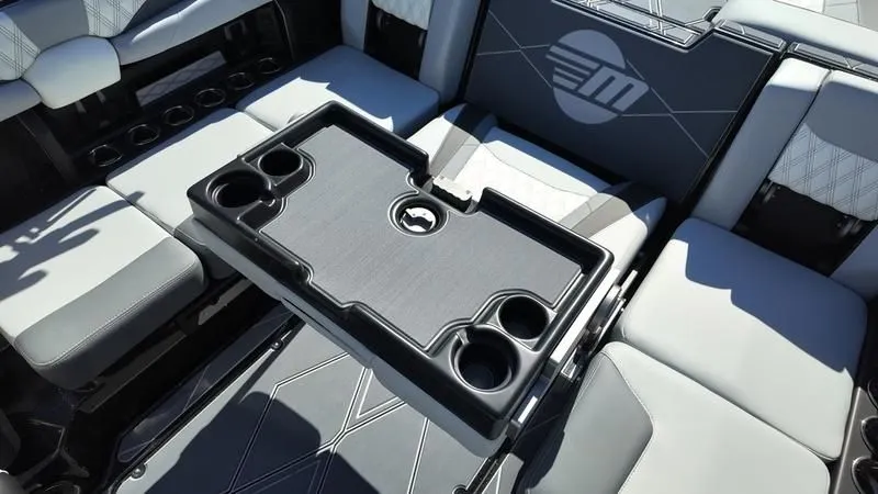 Slide: The Image of Malibu M230 2025 - 19