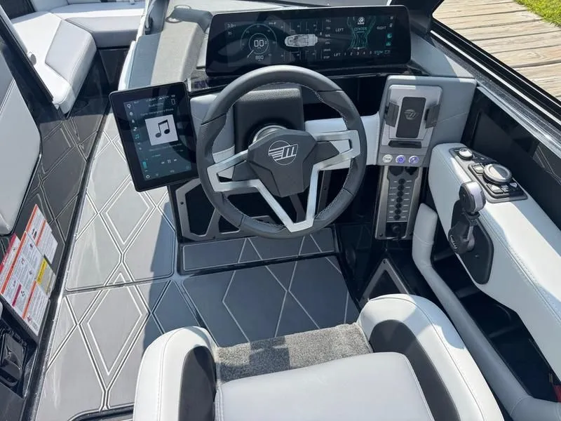 Slide: The Image of Malibu M230 2025 - 22