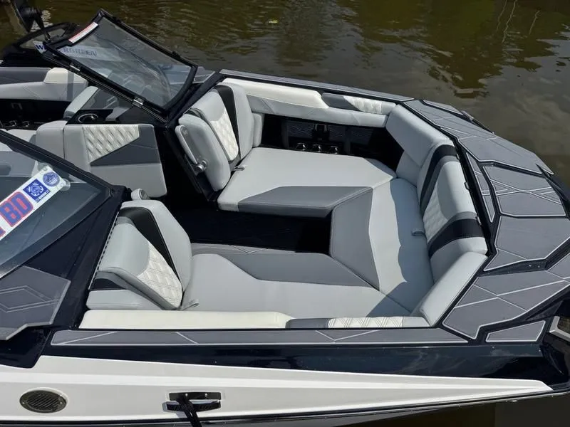 Slide: The Image of Malibu M230 2025 - 24