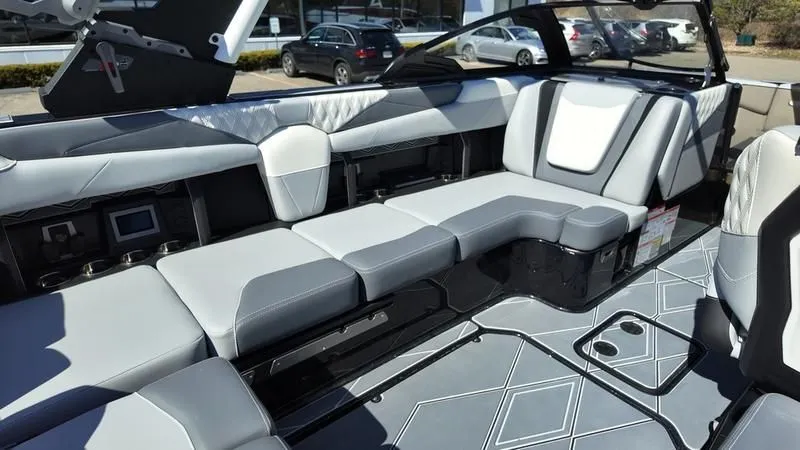 Slide: The Image of Malibu M230 2025 - 25