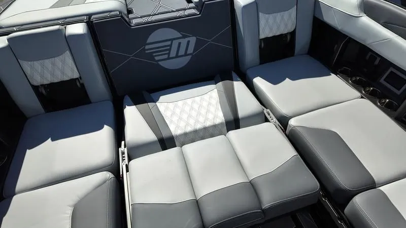 Slide: The Image of Malibu M230 2025 - 28