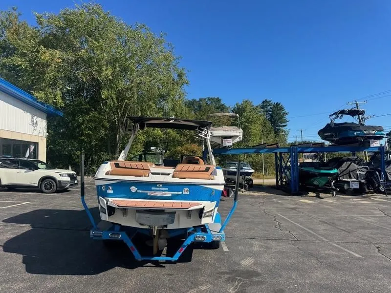 Slide: The Image of Malibu Wakesetter 23 MXZ 2022 - 12