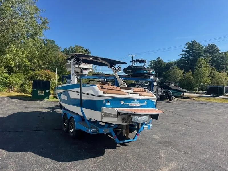 Slide: The Image of Malibu Wakesetter 23 MXZ 2022 - 14
