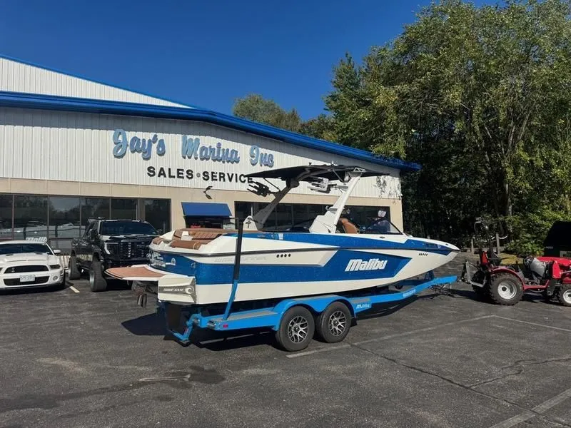 Slide: The Image of Malibu Wakesetter 23 MXZ 2022 - 16