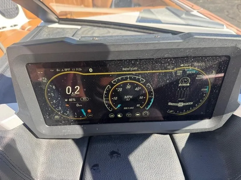 Slide: The Image of Malibu Wakesetter 23 MXZ 2022 - 18