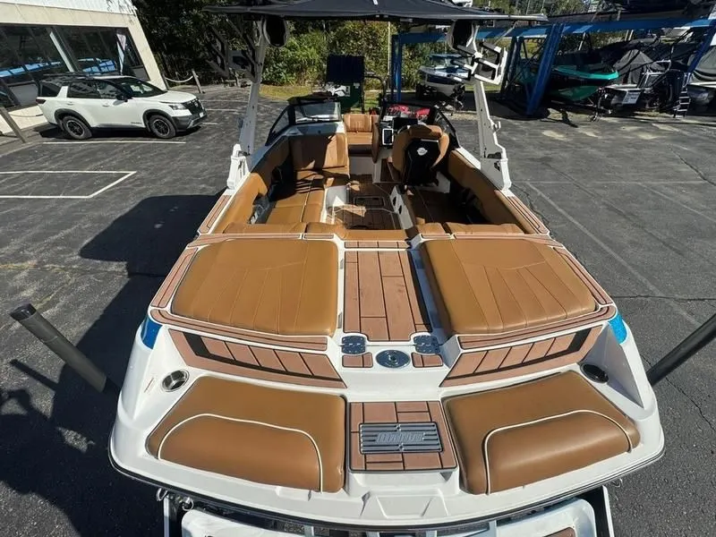 Slide: The Image of Malibu Wakesetter 23 MXZ 2022 - 19