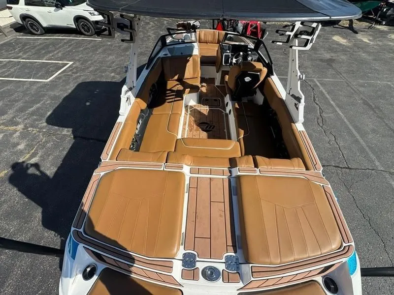 Slide: The Image of Malibu Wakesetter 23 MXZ 2022 - 21