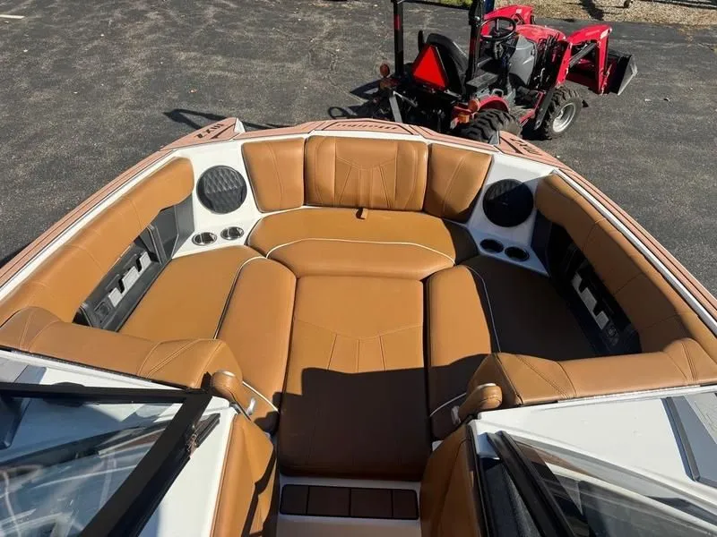 Slide: The Image of Malibu Wakesetter 23 MXZ 2022 - 22