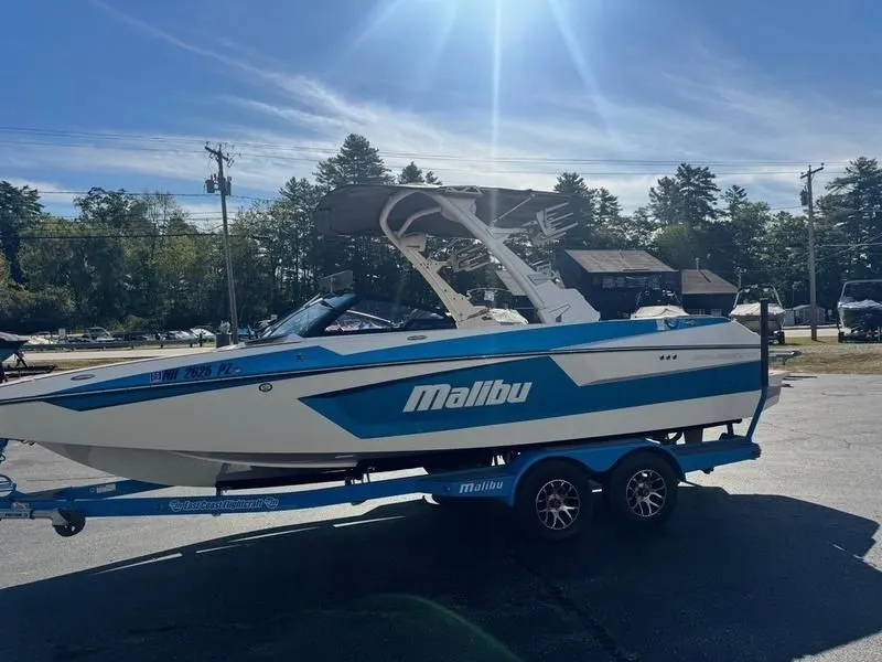 Slide: The Image of Malibu Wakesetter 23 MXZ 2022 - 3