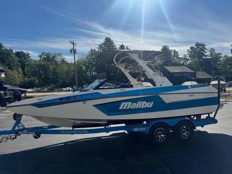 Slide: The Image of Malibu Wakesetter 23 MXZ 2022 - 6