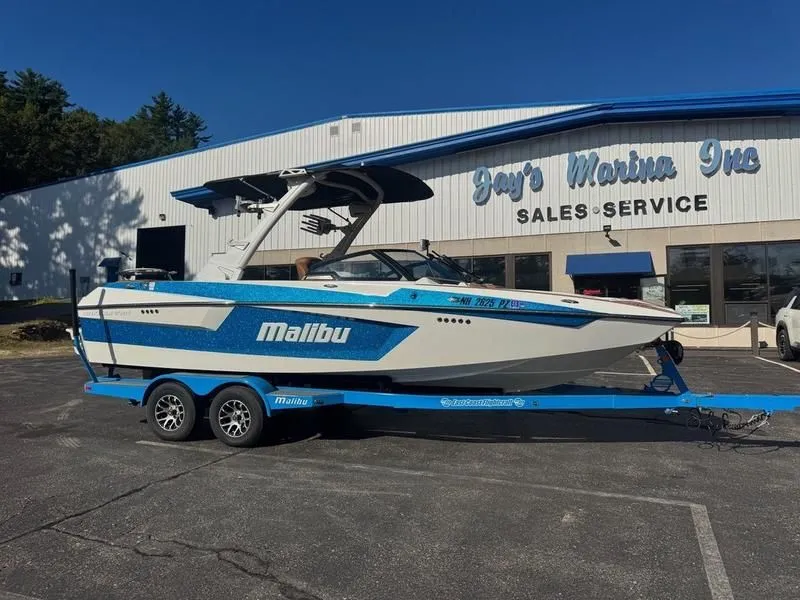 Slide: The Image of Malibu Wakesetter 23 MXZ 2022 - 8