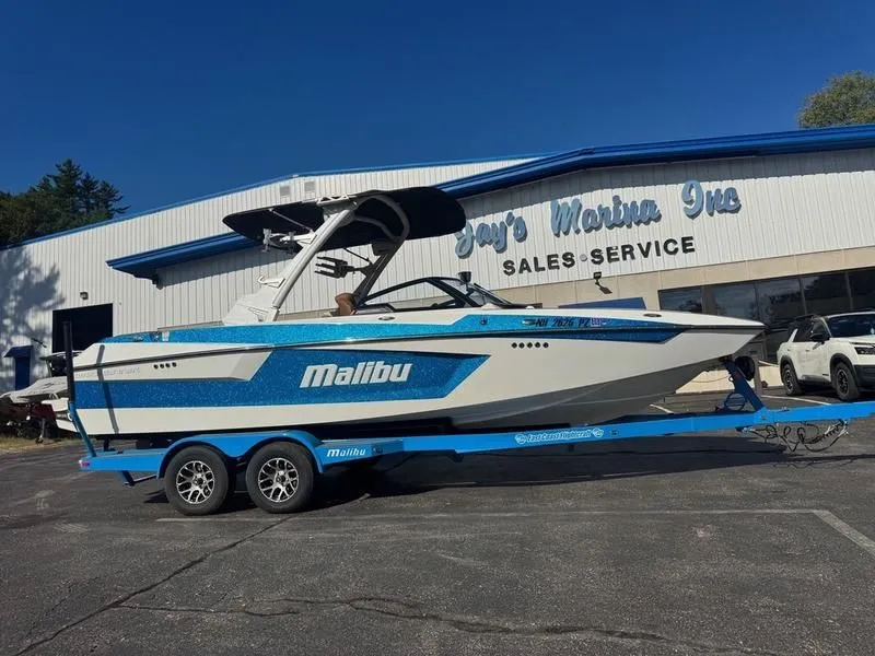 Slide: The Image of Malibu Wakesetter 23 MXZ 2022 - 9